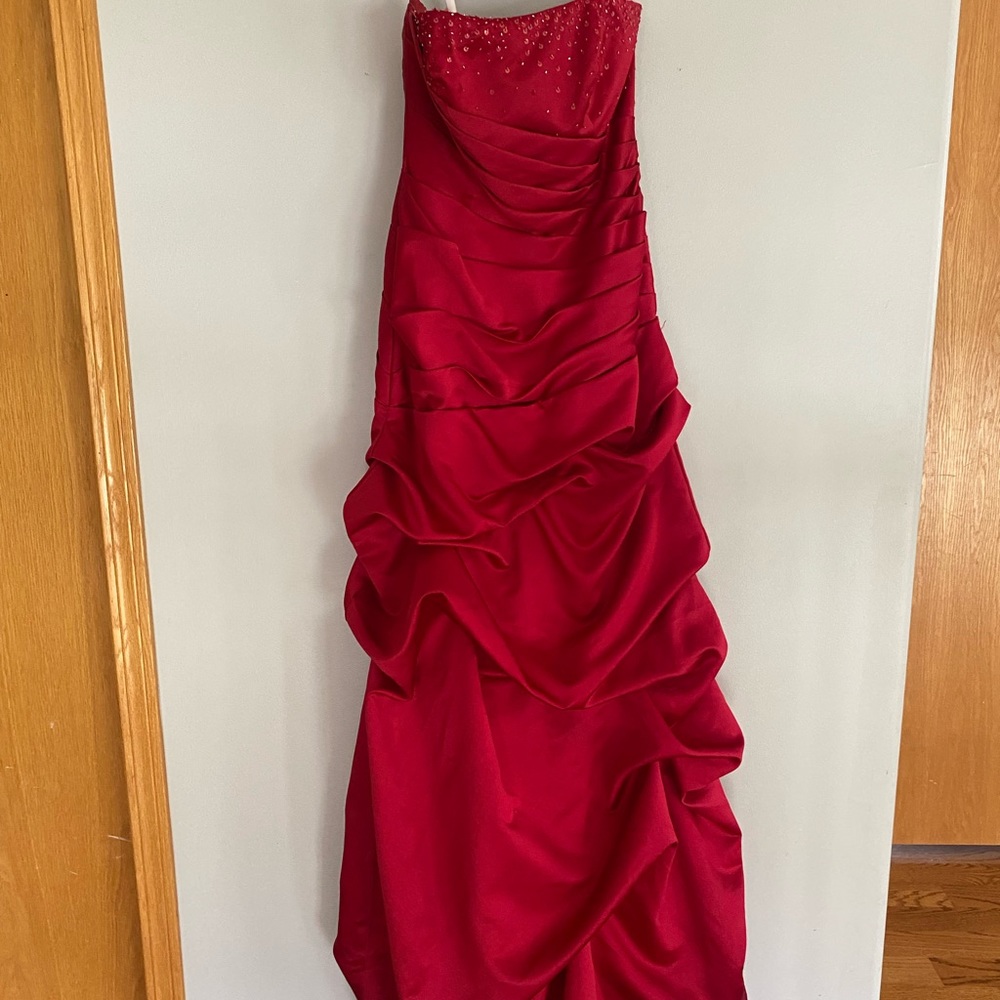 Elegant Red Formal Dress